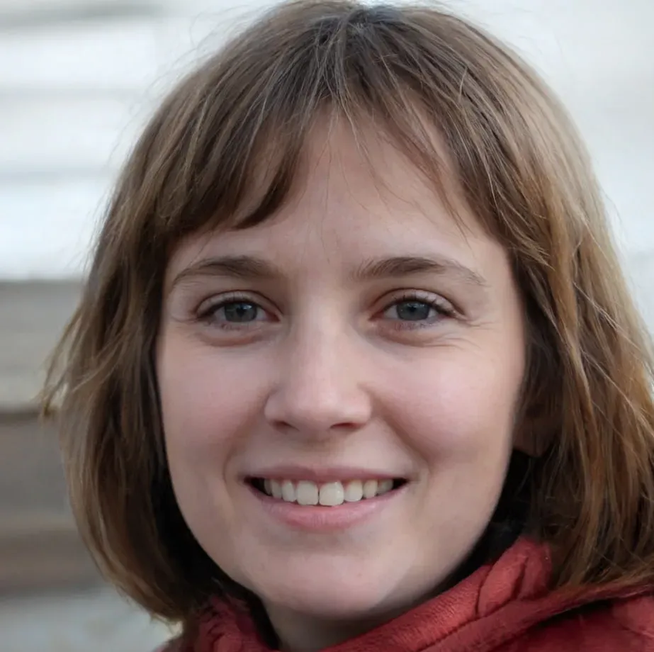 Book of Ra Lachende Frau mit braunen Haaren und roter Jacke